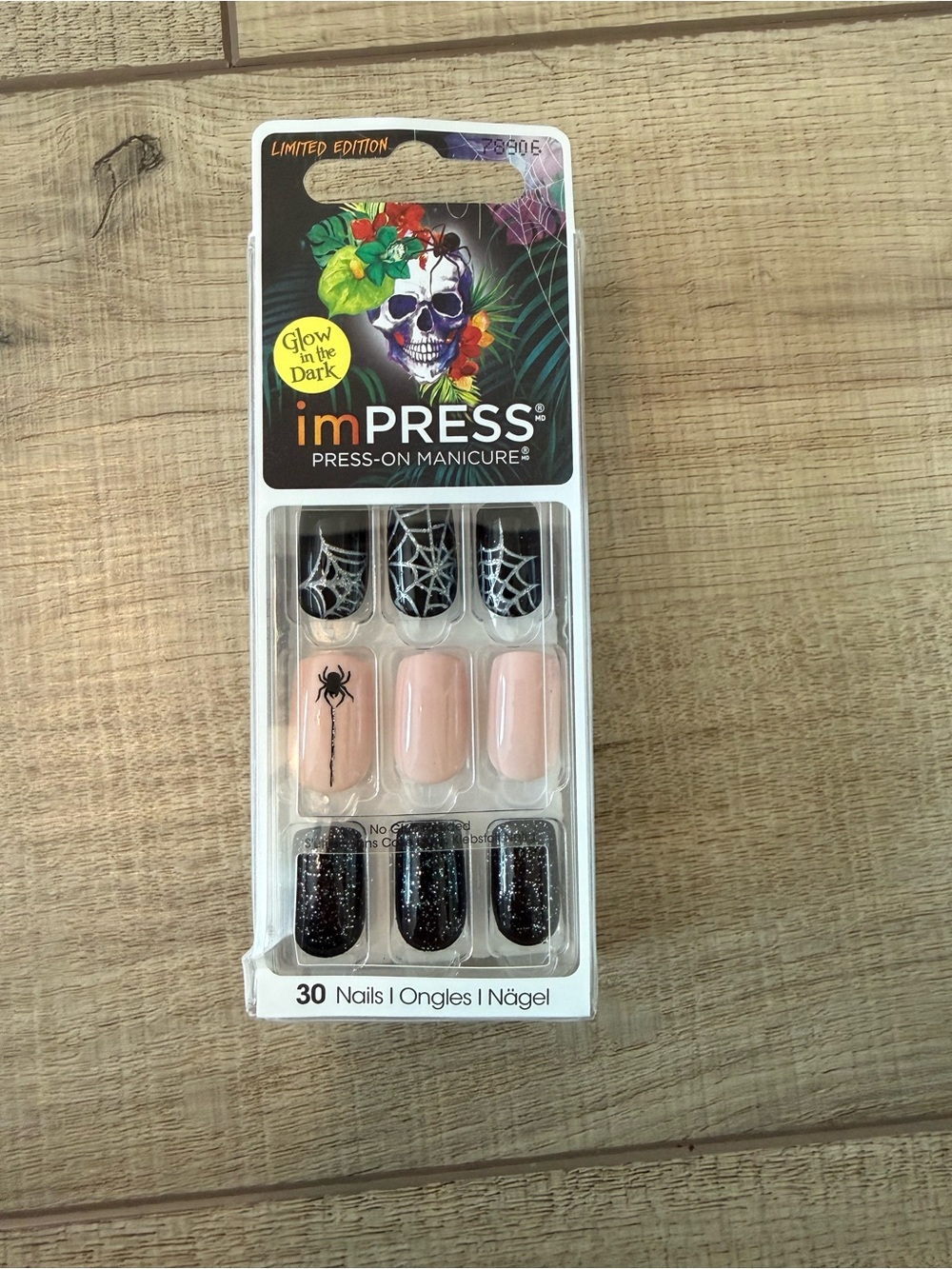 BNIB Limited Edition imPRESS Glow in the Dark Press-On Manicure Nails Full Moon
